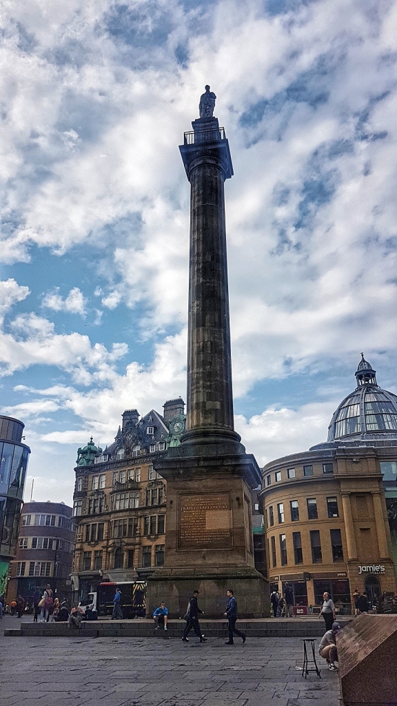 Grey's Monument Newcastle Upon Tyne ->www.whatsupcourtney.com #newcastle #travelguide #guide