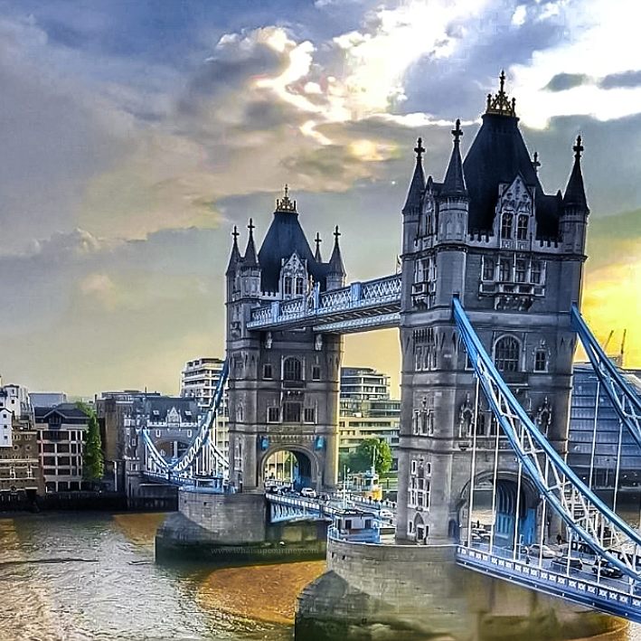 View of the London bridge ->  www.whatsupcourtney.com #vegan #london