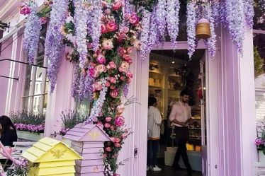 The beautifully decorated entrance to Belgravia London Peggy Porschen Cakes -> www.whatsupcourtney.com #london #peggyporschen
