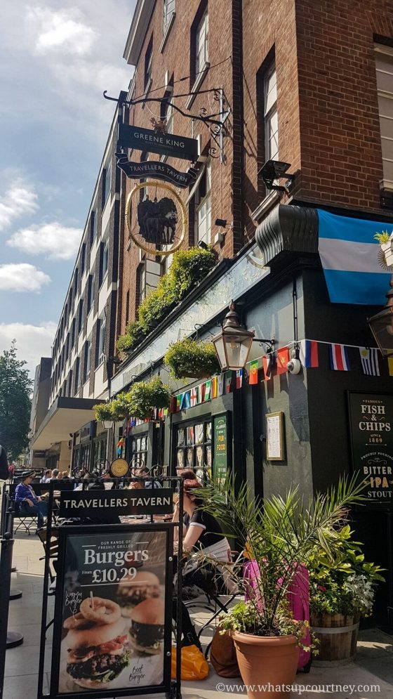 English pub at Elizabeth St in Belgravia London Guide ->www.whatsupcourtney.com #London #belgravia #londonguide #travel #travelguide