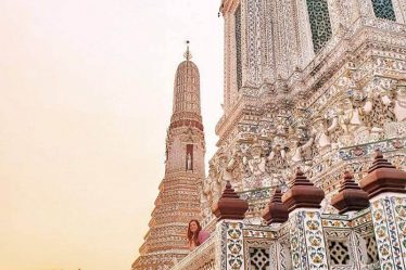 Photo of Wat Arun temple in Bangkok - Discover the top fun and unique places to visit in Bangkok | heywhatsupcourtney | #travel #bangkok #thailand